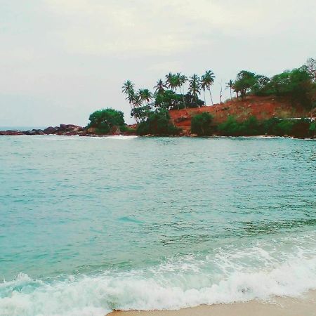 Surf bay Unakuruwa Tangalle Bagian luar foto
