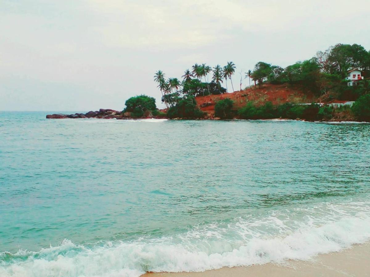 Surf bay Unakuruwa Tangalle Bagian luar foto