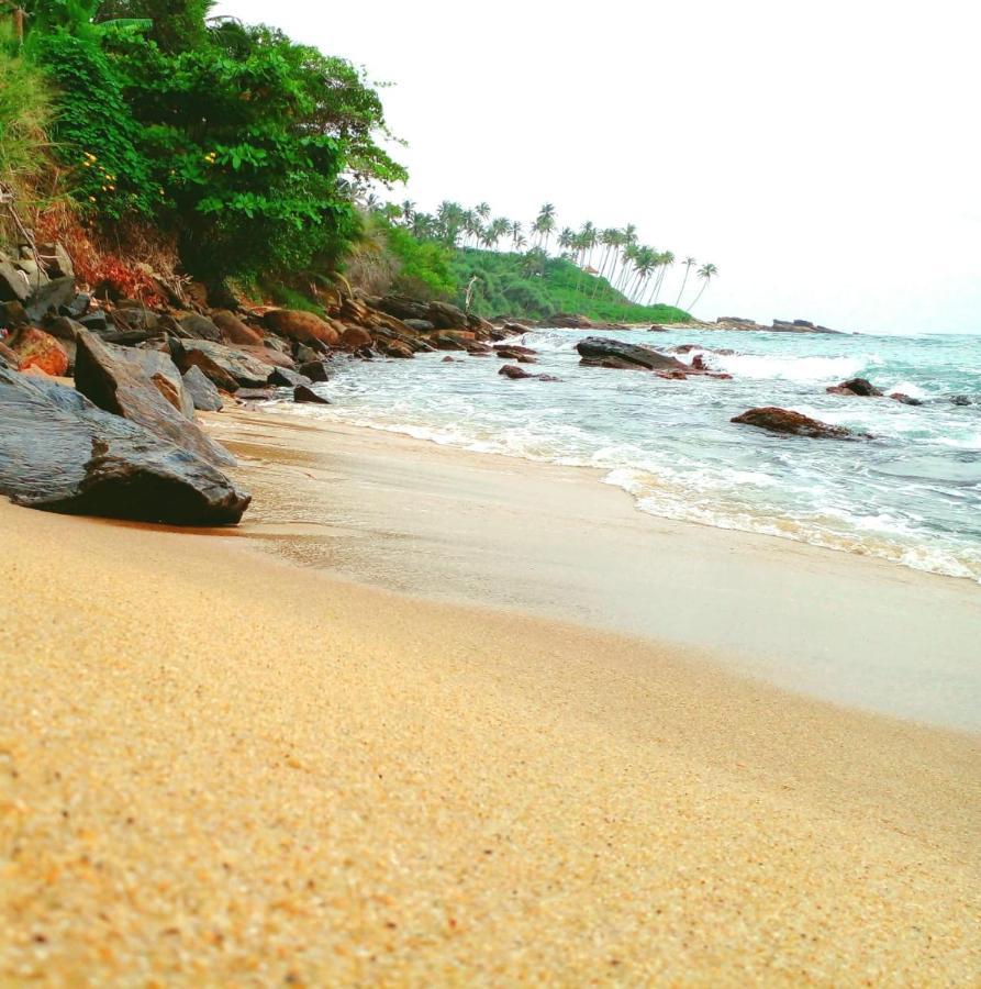 Surf bay Unakuruwa Tangalle Bagian luar foto